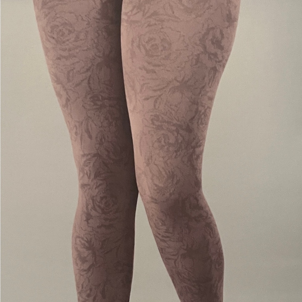 New TAHARI Fleece Lined Floral Leggings